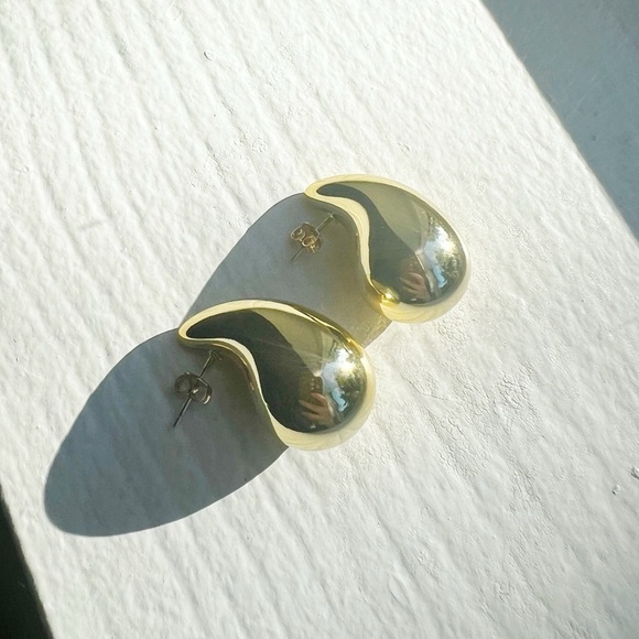 Teardrop Stud Earring - Picture 6 of 13